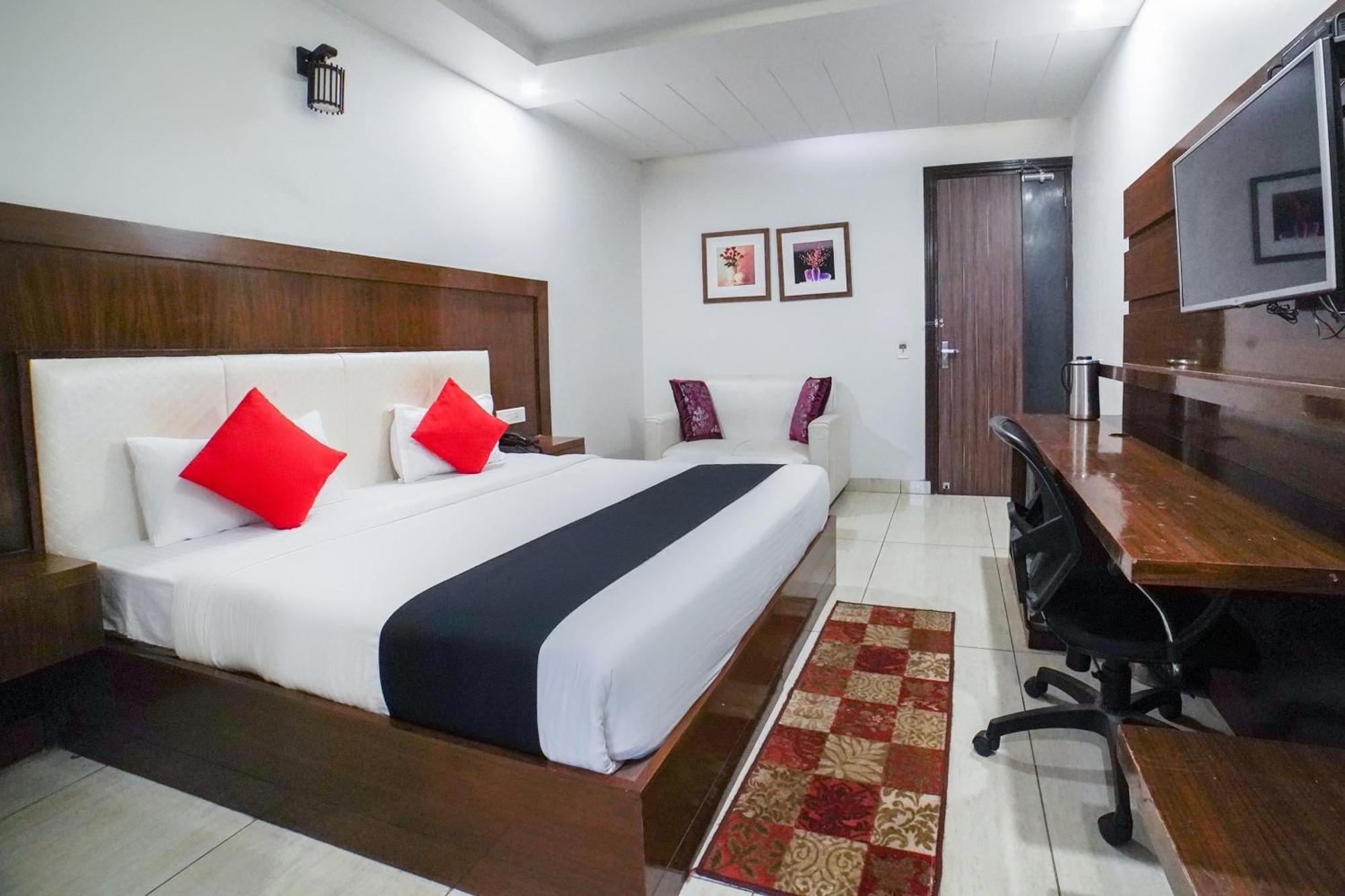 Collection O Prem Ratna Hotel Dehradun Exterior photo