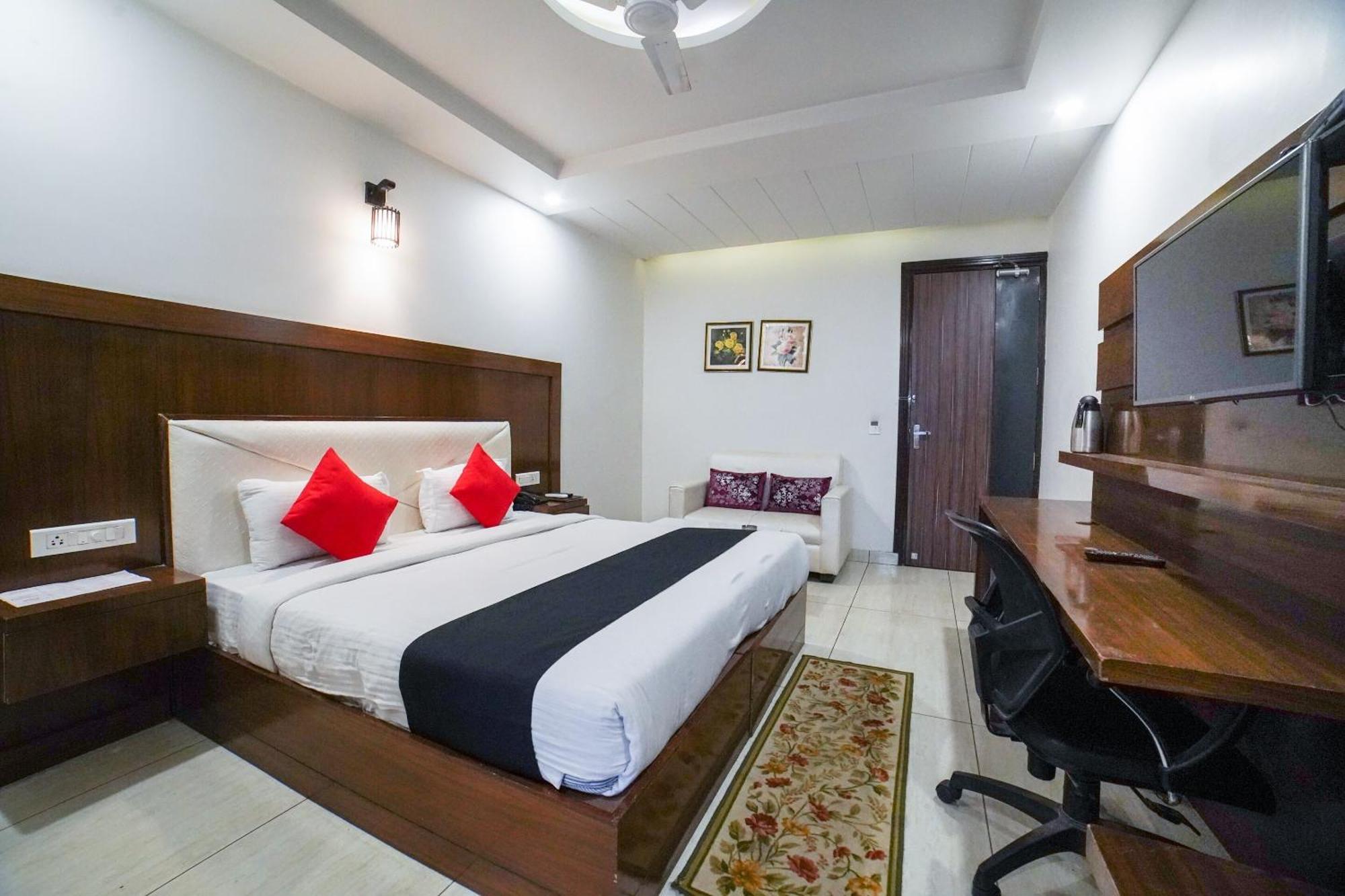 Collection O Prem Ratna Hotel Dehradun Exterior photo
